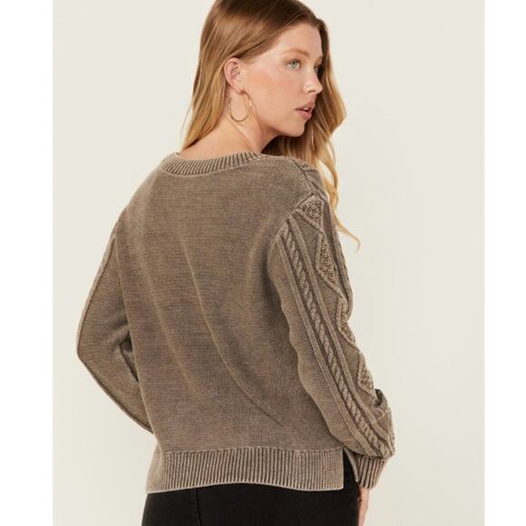 Cleo+ Wolf Cable Knit V-Neck Charcoal Grey Sweater NWT - Picture 8 of 10
